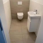 WC mit Waschbecken