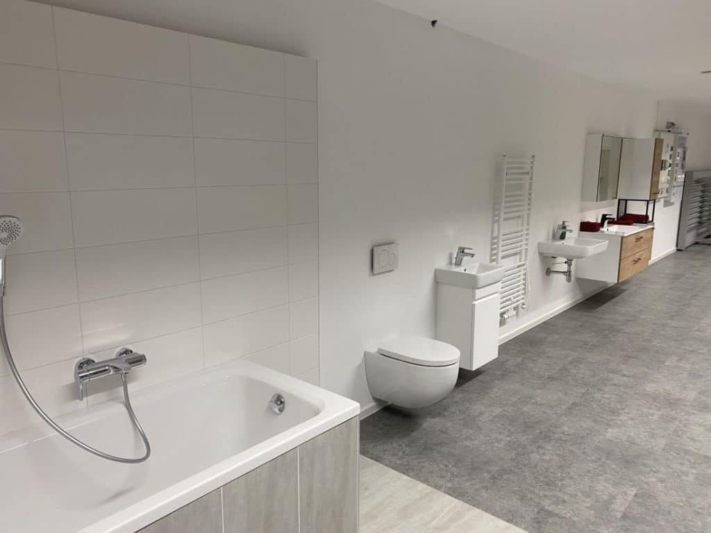 Mustersanitär im Schauraum