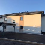 Wohnhaus mit Carports