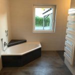 Badezimmer mit Eckbadewanne