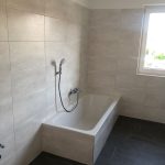 Badezimmer mit Badewanne
