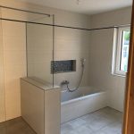 Badezimmer mit Badewanne