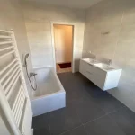 Badezimmer mit Badewanne